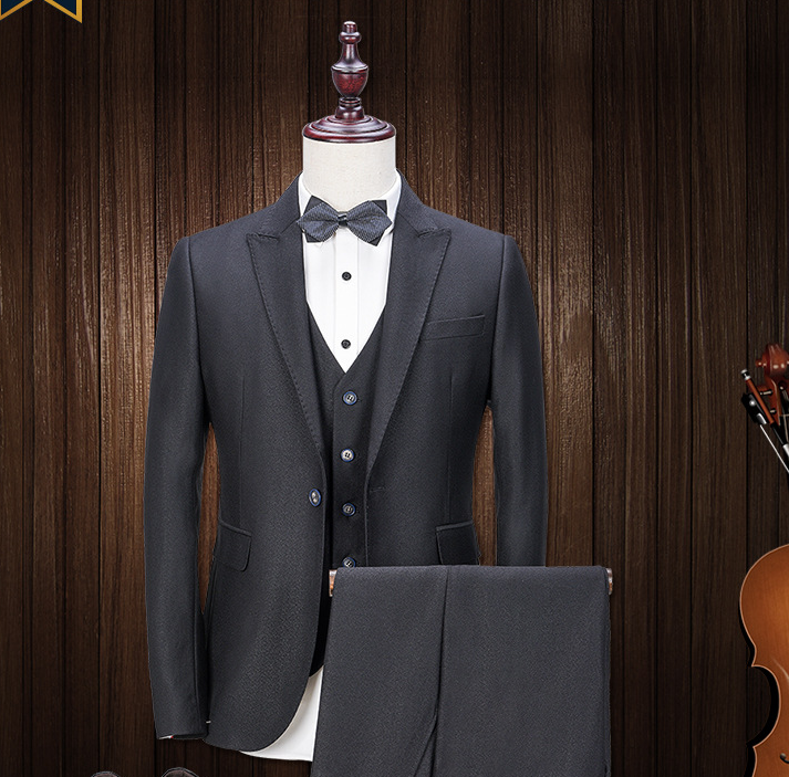 Gentlemen's Refined Black Blazer for Business and Formal Events